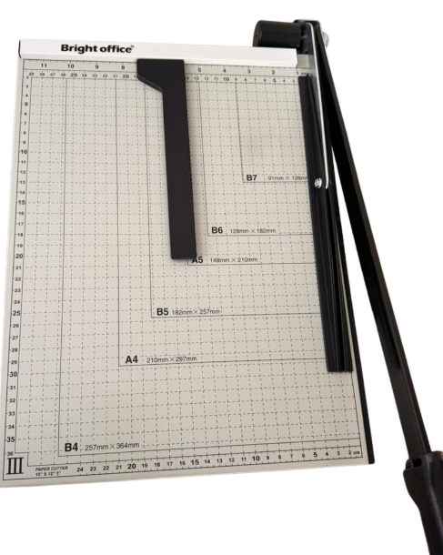 GUILLOTINA BRIGHT PAPER CUTTER OFICIO; B4 COD. 8293